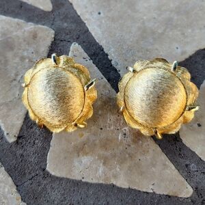 Vintage Brushed Gold Tone Clip On Button Earrings Round  Scalloped Classic